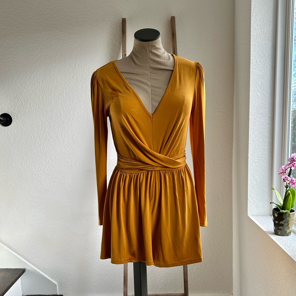 Dee Elly Mustard Yellow Long Sleeved Flowy Shorts Romper sz: Small